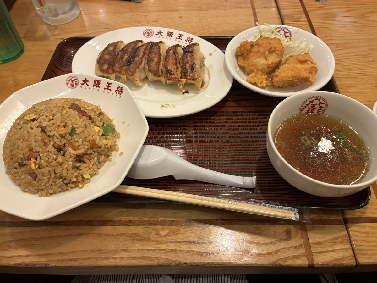 kiko_1020's tweet photo. たいした1日じゃないけど、
草むしりしながら地域の人と話して、
そのあと家族とお出かけして、外食して、銭湯で大きなお風呂入って、レモンサワー🍋キメて、眠くなったら寝て、、、そんな久しぶりに思いっきり休みを満喫した日曜日でした。めっちゃ幸せだった～
#大阪王将 https://t.co/Lxl4kENlgR