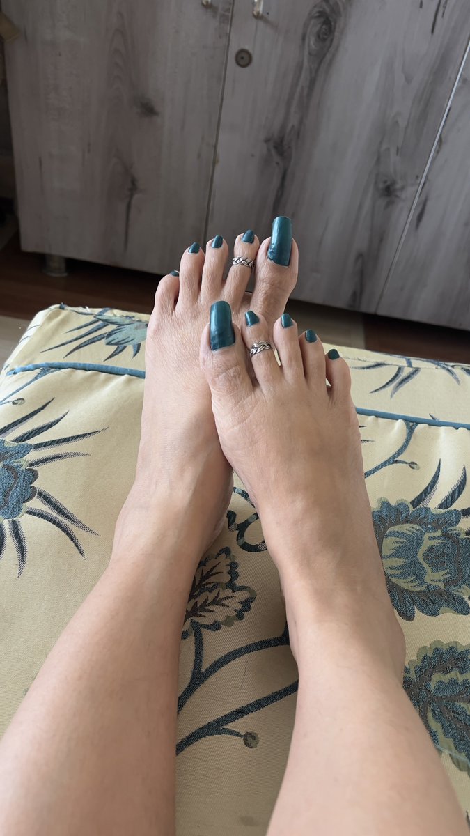 queenashwani's tweet photo. How's this colour looking on my beautiful long feet nails ? 

Do follow my Instagram 
https://t.co/2bo497Kttn

Do msg for session and custom video on telegram 
https://t.co/hsWcINi4N6

#feetfetısh #feetworshi̇p #toenails https://t.co/97aDcSNd8M