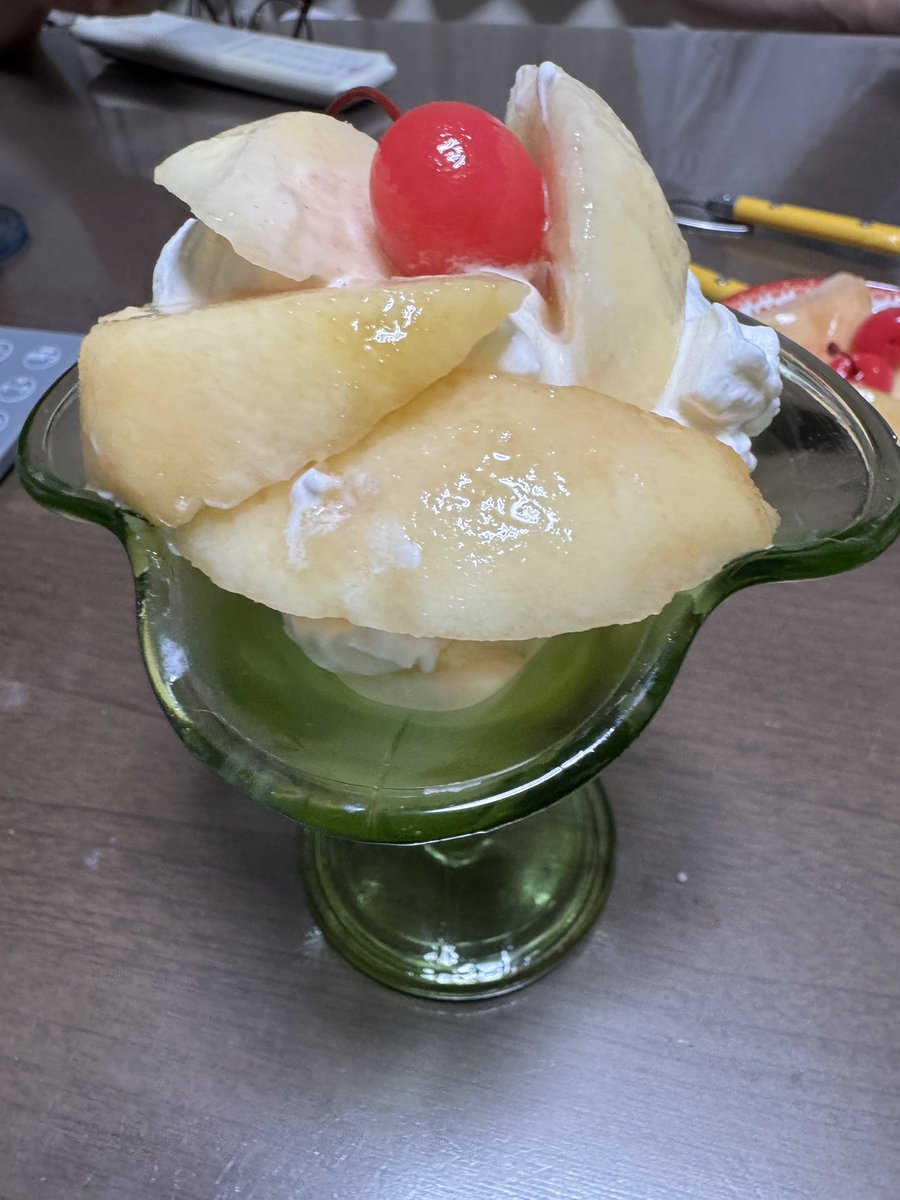 takuchan_2016's tweet photo. 夏菜子ちゃん
32歳のお誕生日おめでとう🎉🎊🎂
これからも茶畑のシンデレラでいてね😊

今日は、昨日買ってきた北海道のソフトカツゲン(イオンで北海道フェアやってて買ってきた)と桃のパフェ(自家製)でお祝い🥂 https://t.co/DslBlSA7K1