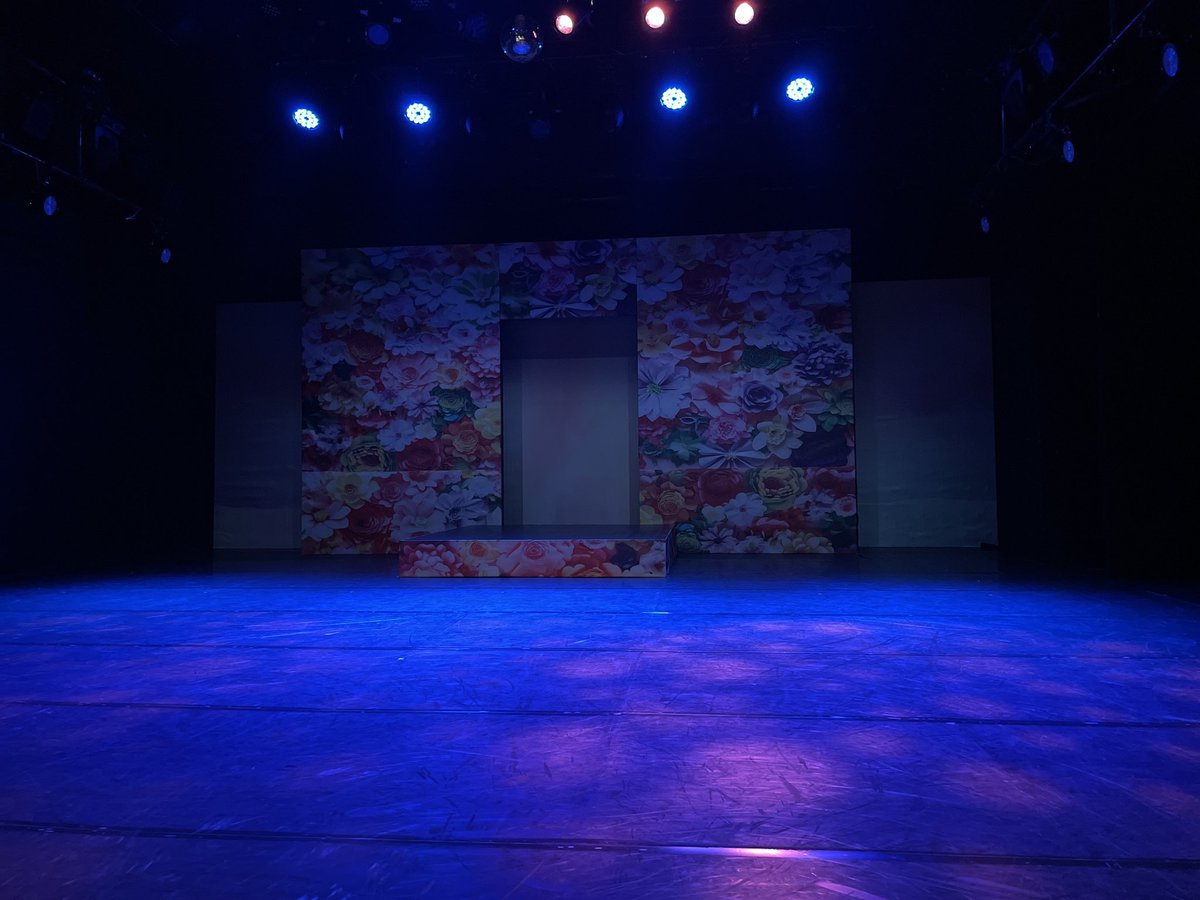 senchan0415's tweet photo. Superb Sick Squad『depenDANCE』7ステ目を観劇。SNS絶対主義の世界を描いたダンスSNSファンタジー。将来有り得なくもないお話で考えさせられました。大勢の女の子達が一糸乱れぬダンスをするシーンは圧巻で、みんなカッコよくて素敵でした。
#沼舘ミオ #松岡里奈 #田中沙希 #太田彩佳
#ディペンダンス https://t.co/ktVMW2FD4J