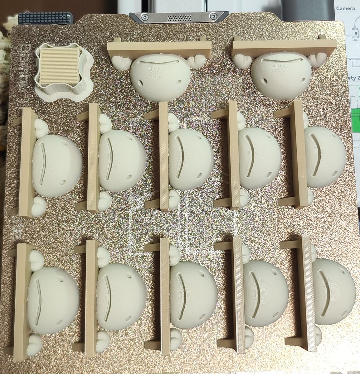 tanakadayoo2's tweet photo. カードデザイン練と大量生産

 #そうさくマーケット  #3Dプリンター  #イラストㅤㅤㅤ https://t.co/weqyQKALZd