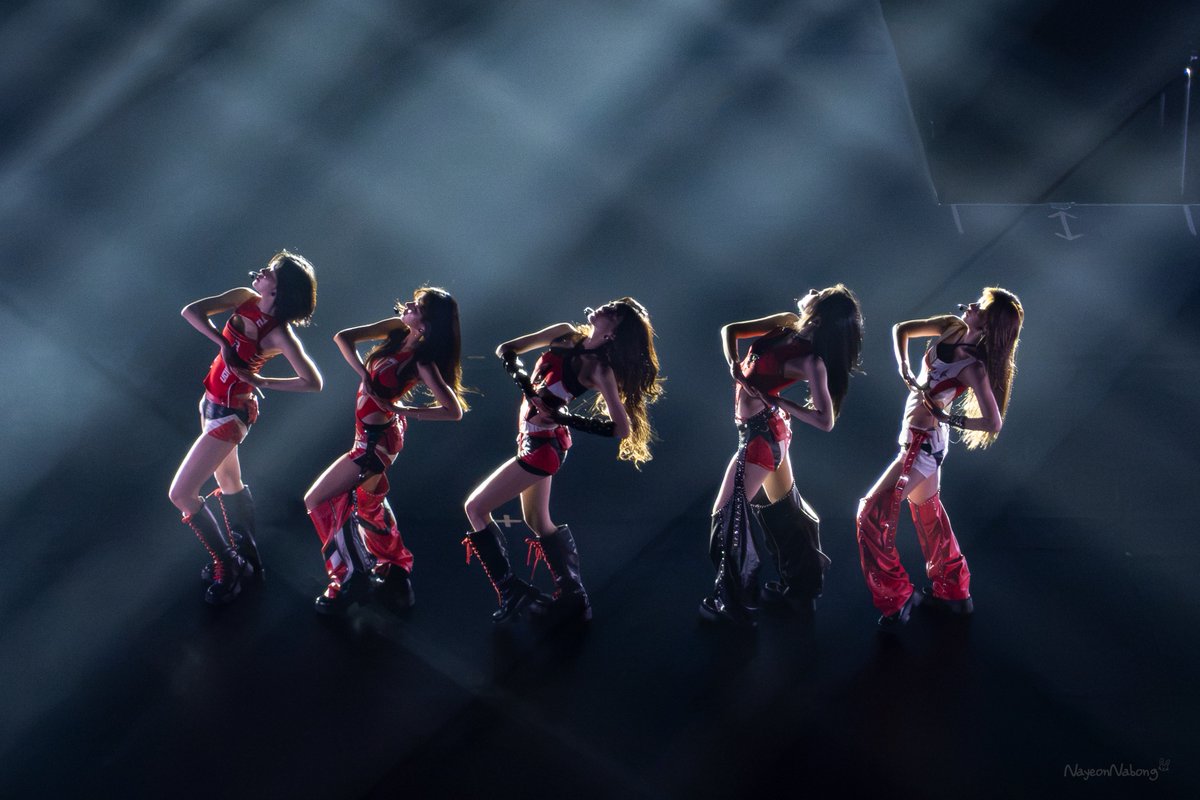 NayeonNabong's tweet photo. One of my favorite shots of the night ✨

#ITZY #ITZYinManila
#ITZY_in_MANILA 
#ITZY_TUNNELVISION_MANILA https://t.co/EXdSQSvYye