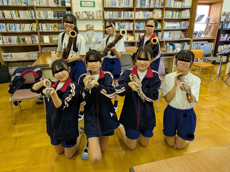 akihikobsn's tweet photo. 朝からなんでこんなに暑いの？🔥
汗だくになりながらC中ダブルリードセクションのレッスンへ。
今年のC中はオーボエ4人とファゴット3人で計7人❗
僕が知る限り山口県下最多のダブルリードセクション。
そしてここはいつも賑やか。 https://t.co/rRRbjALebD
