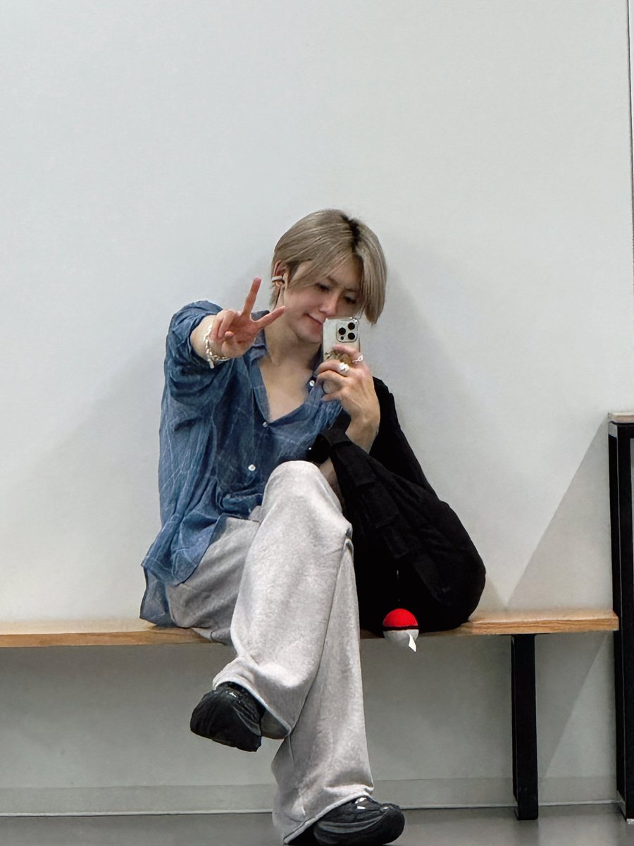 fu0_0ding's tweet photo. 헉 아내야 존예하고 보다가 https://t.co/vsBhkCTnft