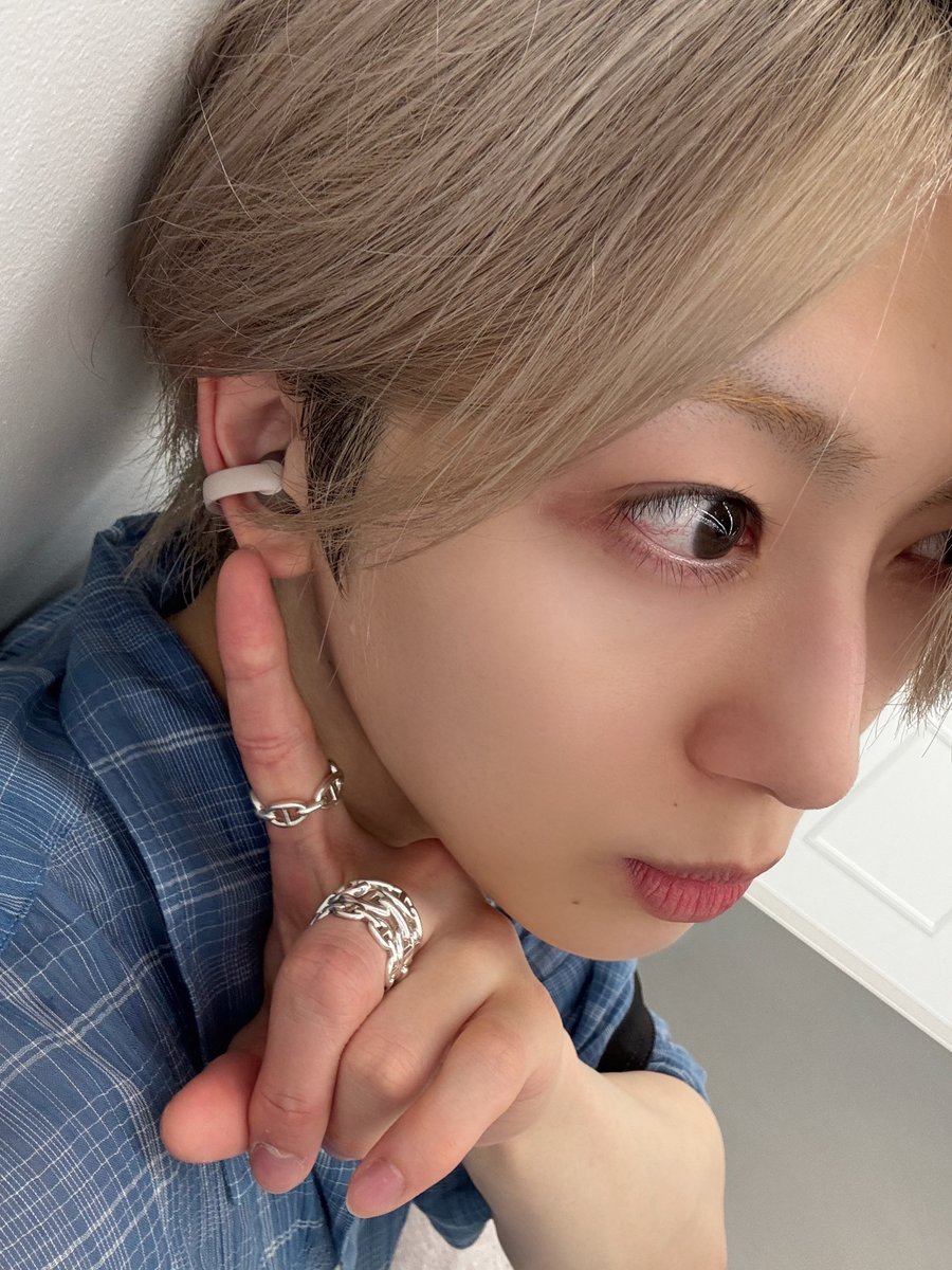 fu0_0ding's tweet photo. 헉 아내야 존예하고 보다가 https://t.co/vsBhkCTnft