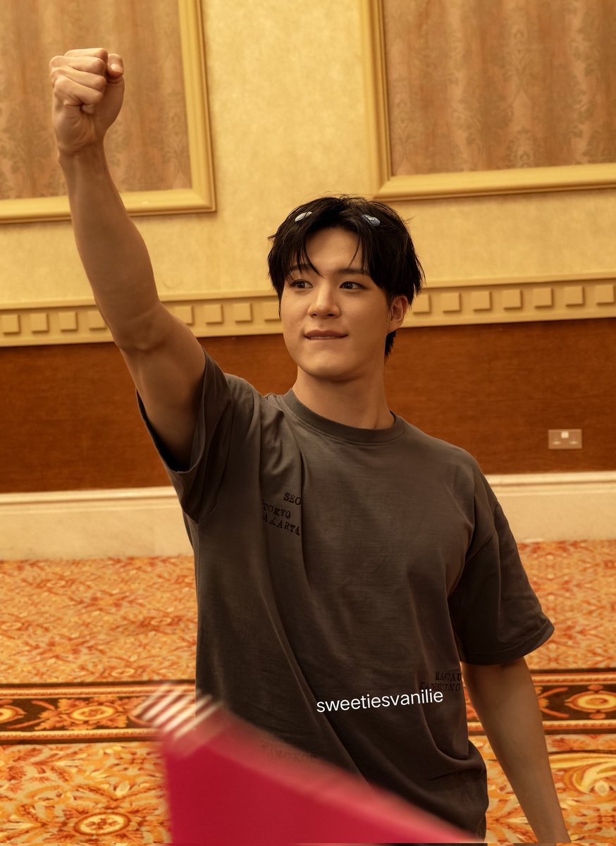 sweetiesvanilie's tweet photo. Kaya lagi orasi anjir 😭

#NCTJNJM #DUALITY #NCTJNJM_DUALITY 
#NCTJNJM_FANMEETING_TOUR_DUALITY #MACAU https://t.co/PbNoJakzzJ