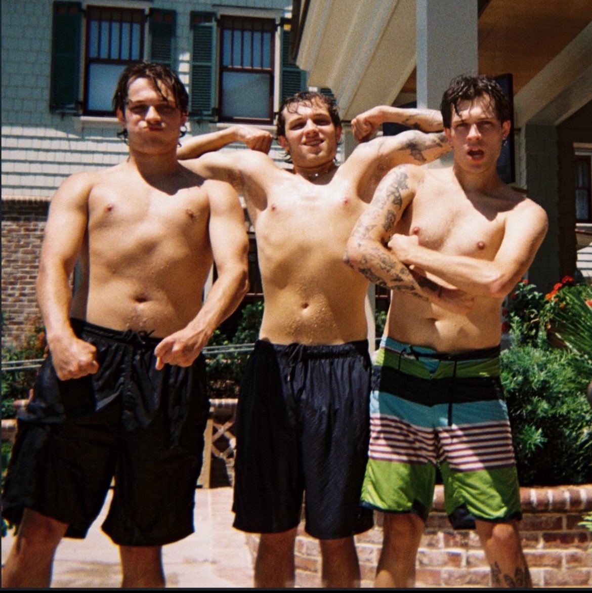 bussypink_'s tweet photo. @Sturntalkingtoo @henri246899 u should do the tripletss a lot more! keep going! u should maybe try this photo and keep going if u like doing it loll https://t.co/aaafkNuSro