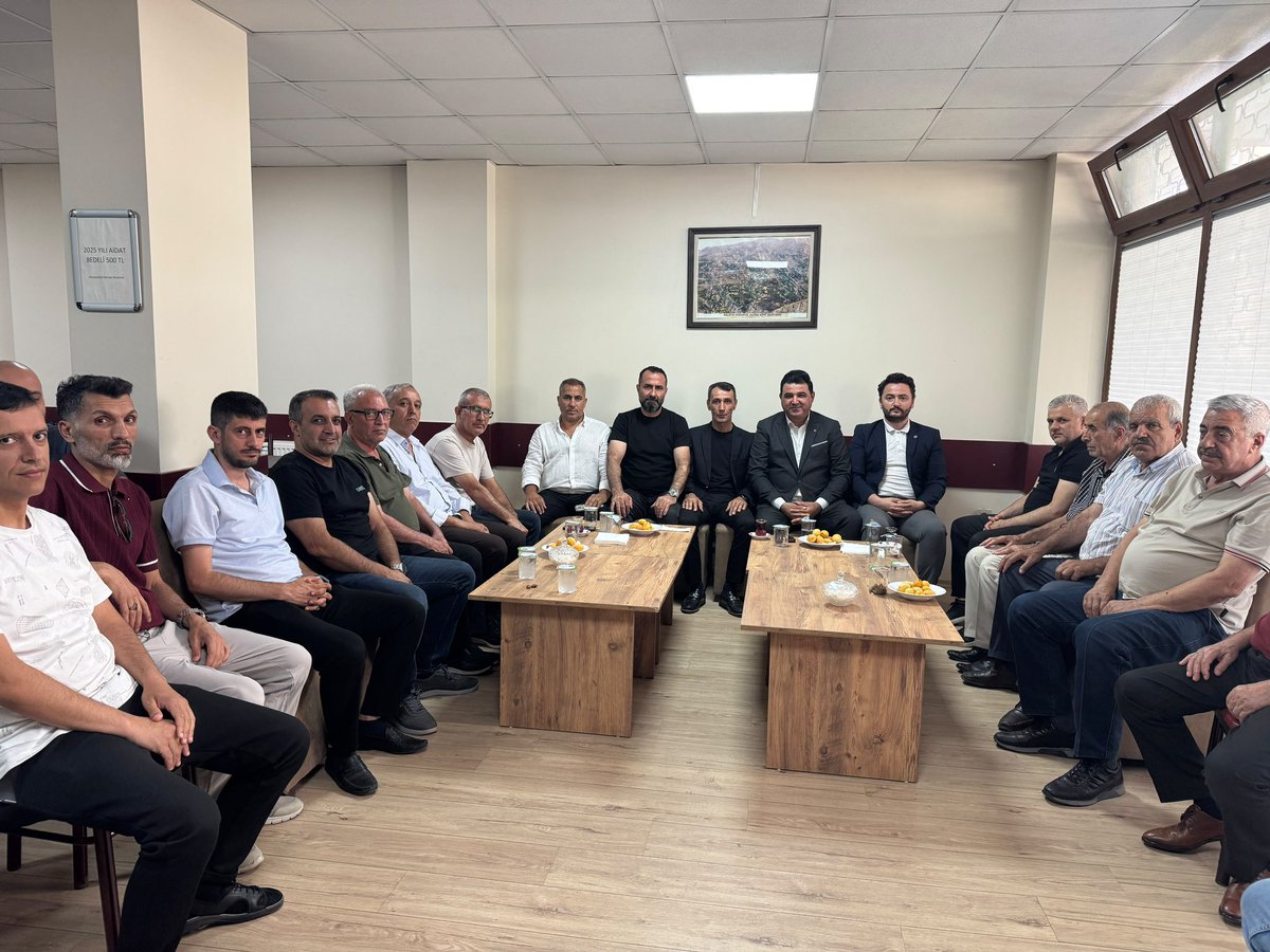 mhpgungorenilce's tweet photo. 📍Dernek Ziyareti 
İlçe Başkanımız Sn.Kemal Uysal Koordinesinde;
Sivil Toplum Kuruluşlarından Sorumlu İlçe Başkan Yardımcımız Serkan Lama,İlçe Yöneticilerimiz Aziz Mirza,Ali Bugur ve Soner Akgöz Malatya Doğanyol Ulutaş Köyü Derneği’ni ziyaret ettiler.
Dernek Başkanımız Sn.Sezai AYÇİÇEK ve Yönetimine Misafirperverliği İçin Teşekkür Ederiz.
@_MHPistanbul_ 
@BBvolkanyilmaz 
@rahmancanmhp 
@kemaluysalmhp