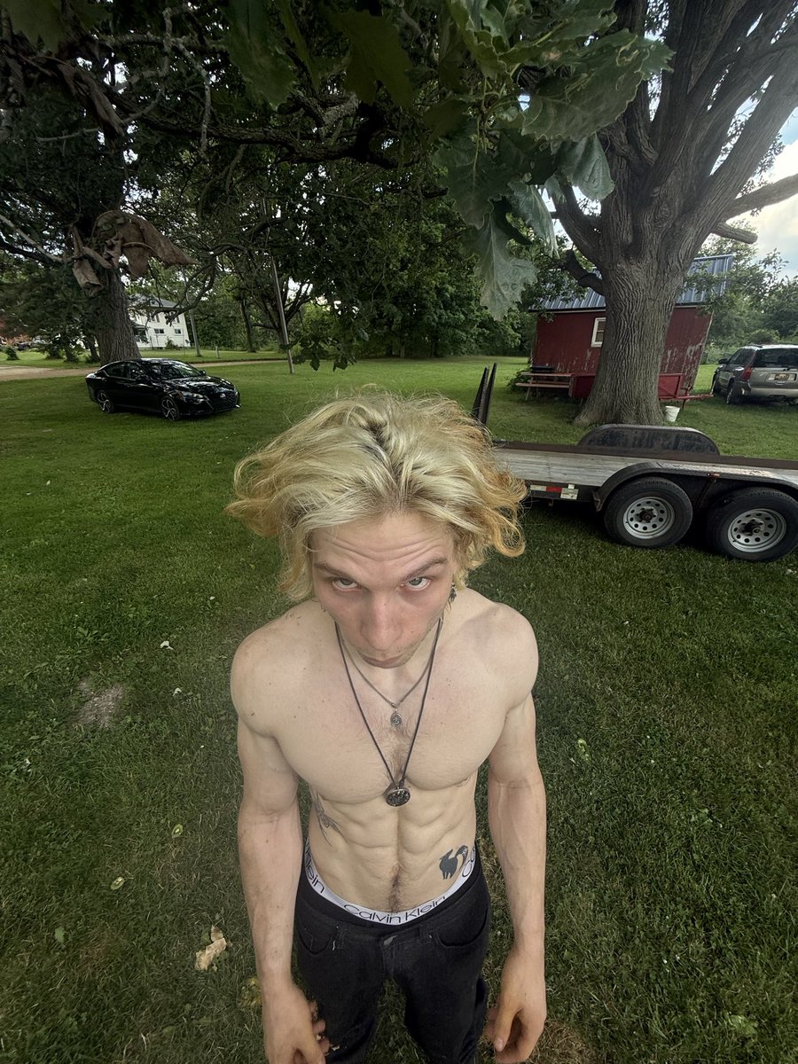 Fawxzzy's tweet photo. Just a teenage dirtbag baby #fawxzzy #fyp https://t.co/foPYkeNi6m