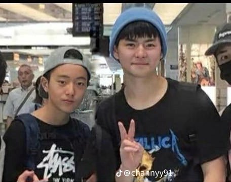 hikun0_'s tweet photo. Liatlah perbedaan nya,sekarang malah gedean haruto dibanding yoshi
#YOSHI #HARUTO https://t.co/fZRhEUgOwF