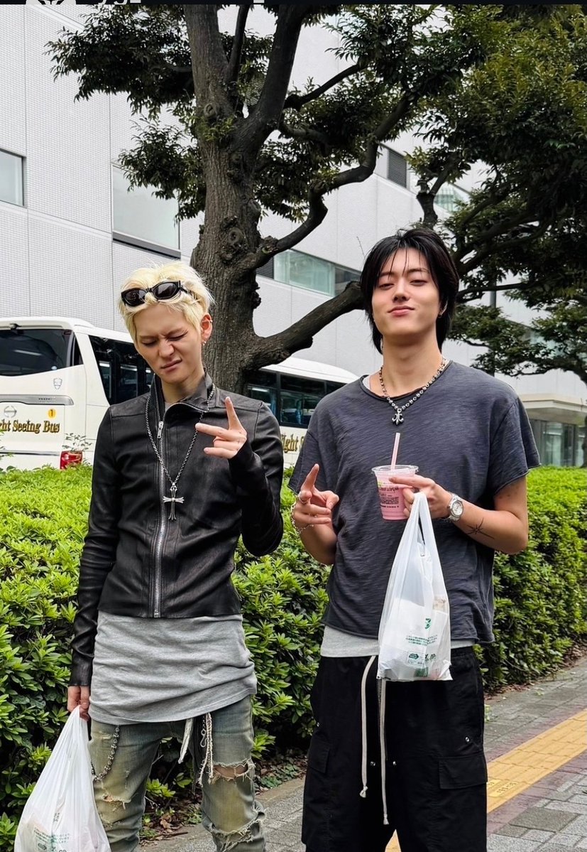 hikun0_'s tweet photo. Liatlah perbedaan nya,sekarang malah gedean haruto dibanding yoshi
#YOSHI #HARUTO https://t.co/fZRhEUgOwF