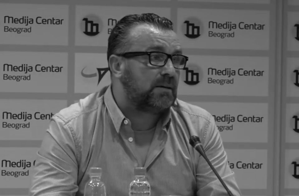 ljuba88bgd's tweet photo. Poslednji pozdrav! Umro si utamničen kao lični zarobljenik Aleksandra Vučića! https://t.co/KF0lP15F4N