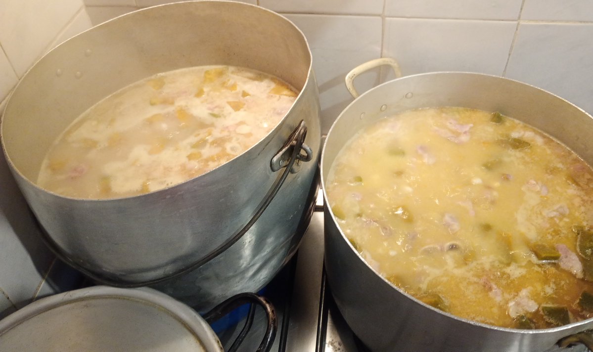 norapetru's tweet photo. #Estefinde #TN
Holitasss buen día gente linda Vamos Argentina , Vamos Selección.. hoy a festejar con el rico locro que está preparando La Norita, en La Calera Córdoba, el mejor lugar del mundo 🇦🇷💪 https://t.co/KfcPqPMzEG