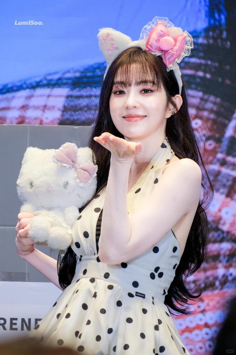 stmyDear_'s tweet photo. 키티 아이린 말해뭐해 넘 예뿌다,, https://t.co/0vpSPN2bQ8