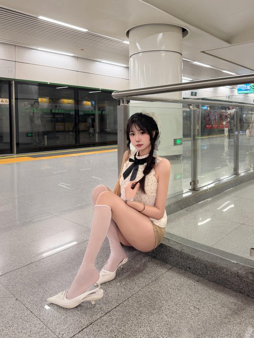 TmarquesBm's tweet photo. 高考我可以有时间去地铁露出了呢好刺激 #女高 #御姐 #反差 #巨乳 #肉便器 #母狗 https://t.co/Xs9QMwbbPk