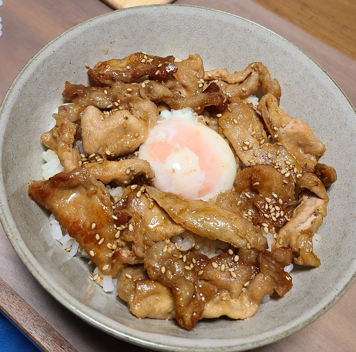 arupedeusu69's tweet photo. 今週🐷🥕🐔🥬🐟
暇になってきたのになんだか疲れた1週間😵‍💫
 #肉野菜味噌炒め  #ほうれん草と豆腐の味噌汁  #みそ照り焼きチキン  #豚丼  #お魚ハンバーグ https://t.co/e98KnWuxD7