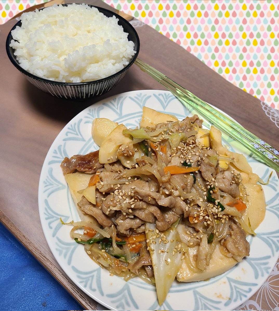 arupedeusu69's tweet photo. 2🐷🍜🐟🦐🍺🍶
土曜は筋肉マンとラーメン食って宅飲み🥂  ̖́-
ロピアの惣菜美味かった✌️
 #豚こまプルコギ  #ラーメン  #宅飲み  #ロピア  #海老love  #サーモン最高  #そうめんチャンプルー https://t.co/LF6r7snpE5