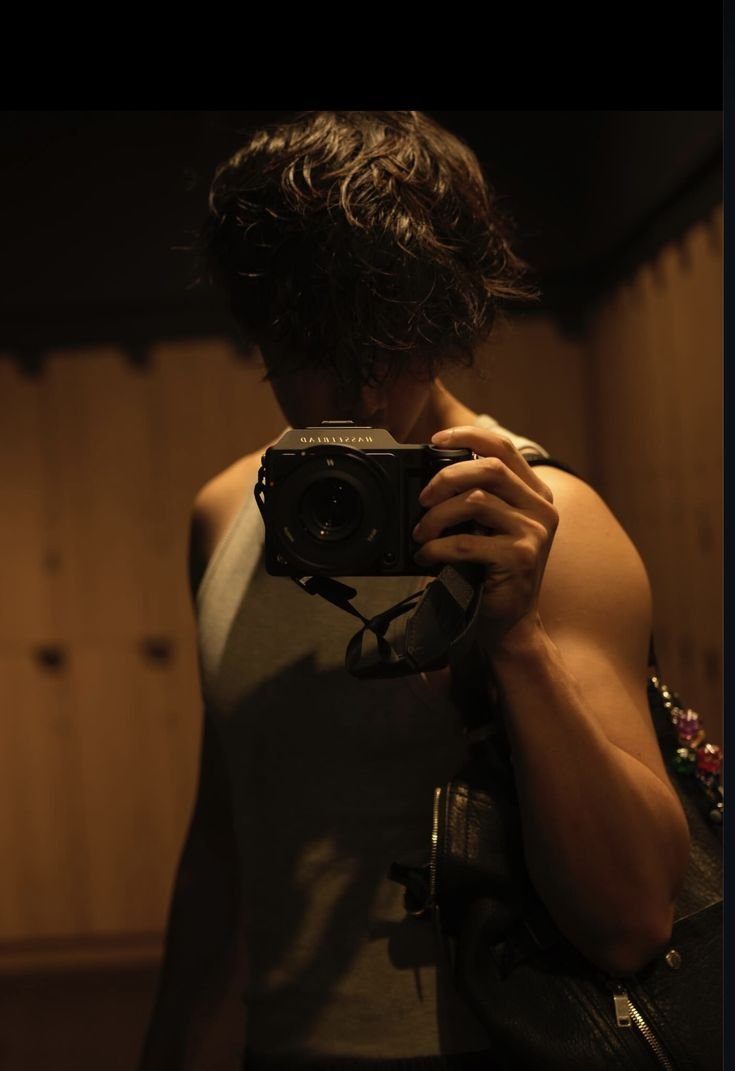 joongmisty's tweet photo. speaking of talented people, joong's skill set is actually insane. he can act, model, dance, sing, compose songs, write stories, take photos, edit, do marketing and advertising, he can cook, rollerblade, etc. he is insanely good at way too many things 🥹
#จุงอาเชน #JoongArchen https://t.co/THpxfMoAp6