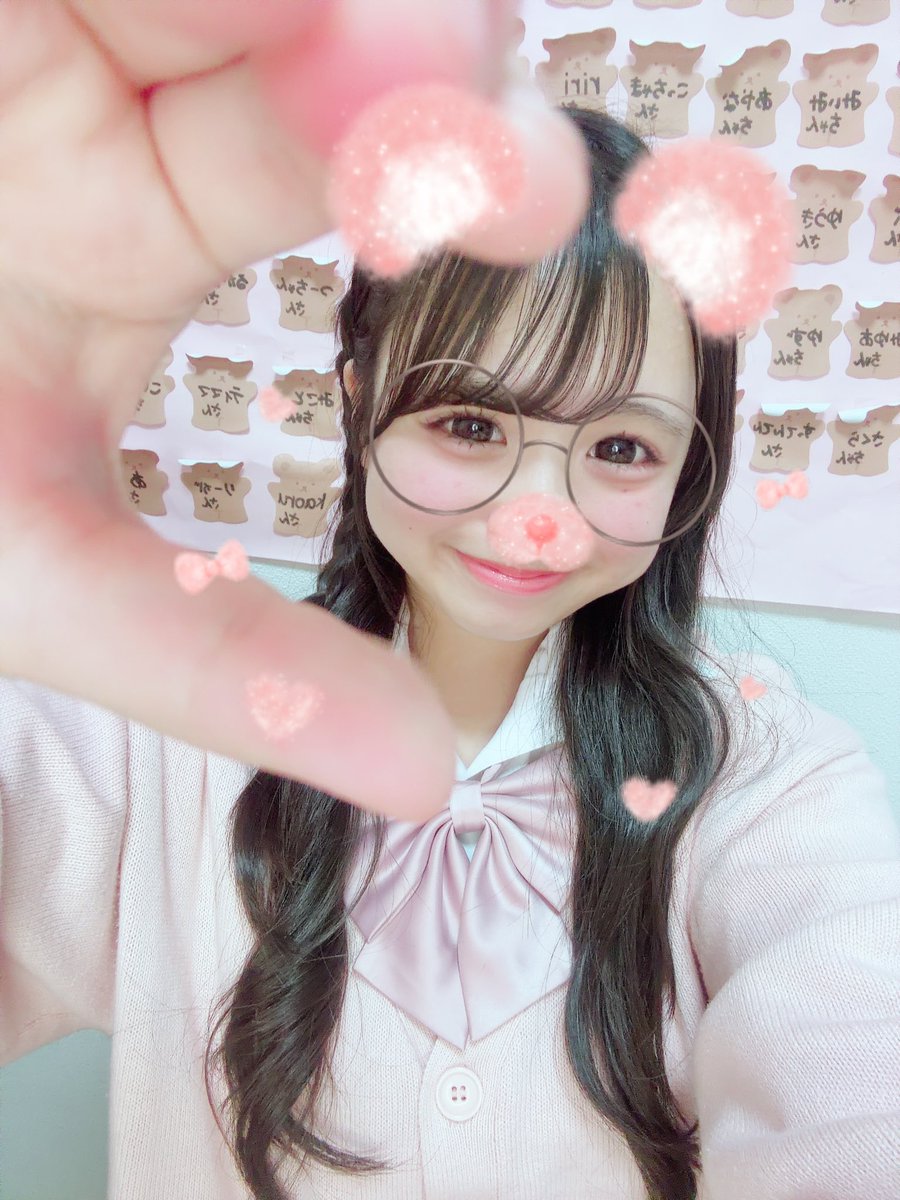 25erisa25's tweet photo. 高一ミスコン最終日ありがとうございました😭
リポストも沢山協力してくださった枠の皆様もありがとうございました！！
たぶんリポストは3位いけたはず❣️
リポスト引用は14日までは絶対外さないようにお願いします🙏🏻🎀🎶

火曜日までみんなで願っとこうね🙏🏻🎀🎀
ファイナリストなれてますように⭐️ https://t.co/8nZzFnQSHF