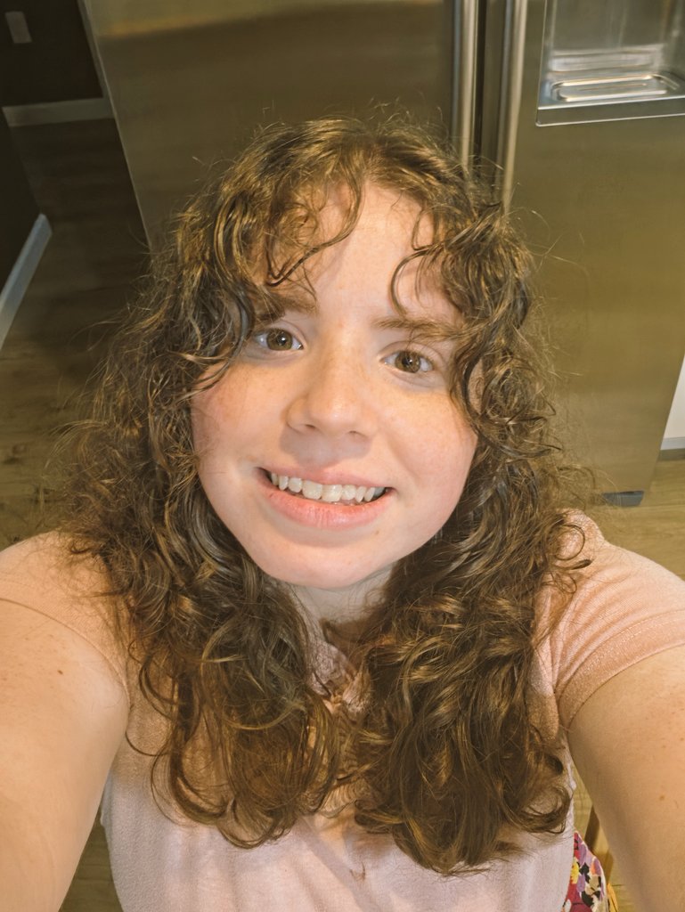 AriannaGilot's tweet photo. NEW BANGS!!! 💇♀️😍💕
Lookin' a bit messy right now but I'm looking forward to experimenting with and styling them!! #hair #bangs #curlyhair https://t.co/2yEMiecr3Z