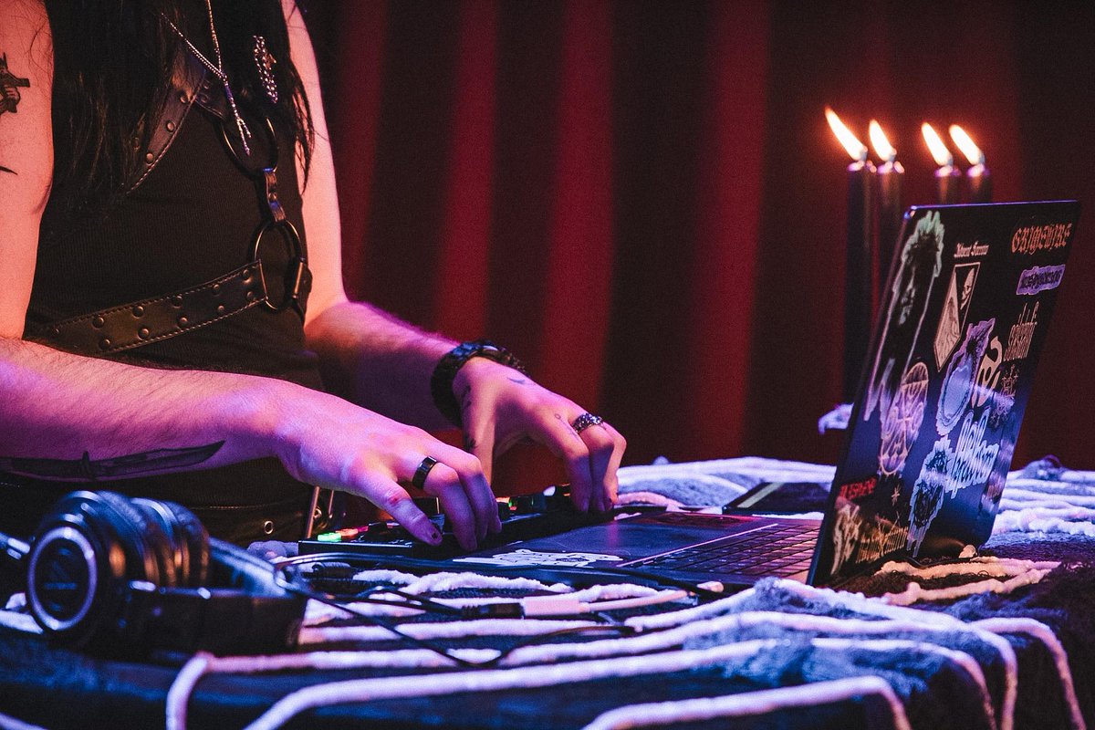 inxiision's tweet photo. I had some really cool shots of me DJing again for the last Goth Night https://t.co/HHyNOEGiXs