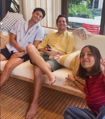 doughnbil's tweet photo. Sunday family day. Ate Ella and Solana’s birthday incoming 🤩

#DonnyPangilinan https://t.co/nPStKYrdzN