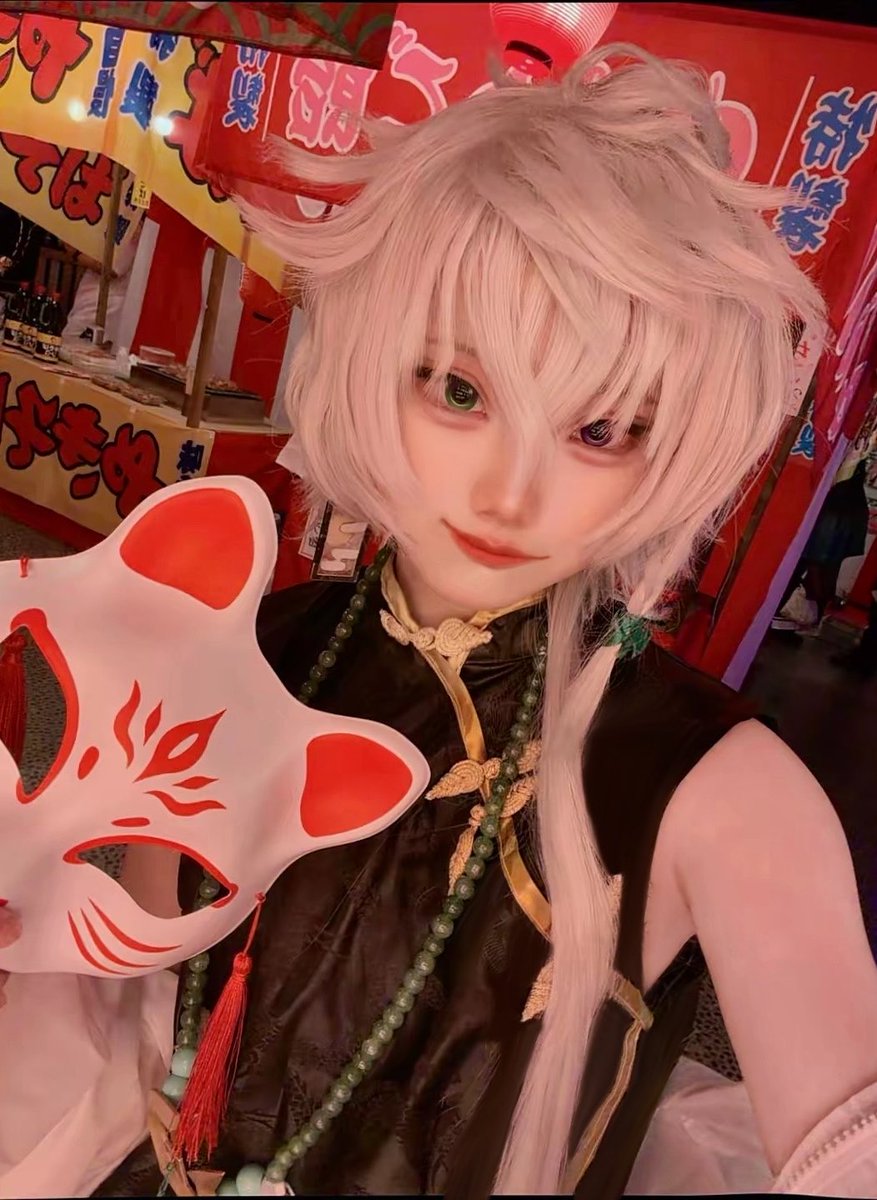 i2ki_cos's tweet photo. 今日は🥷🔫集団でシャンティしてました
ずっと顔のいい推しに囲まれてとっても幸せな1日だった🎶
 #ハコアムにじオフ会SP https://t.co/5xK2VIZaQc
