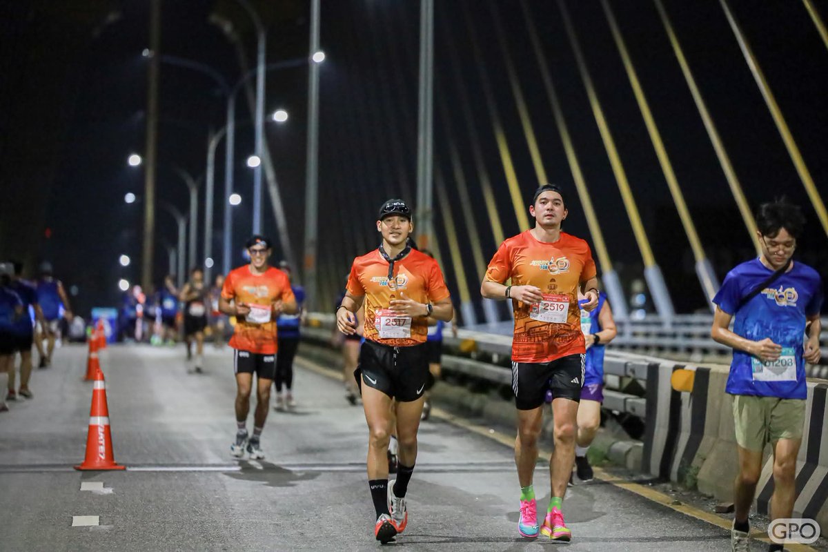 yn_yndream19's tweet photo. พี่เข้มเก่ง และเท่มาก 🏃‍♀️🏃‍♀️🏃‍♀️ 

วิ่ง 21 km  ในงาน GPO Run for 60th Anniversary ในวาระครบรอบ 60 ปี องค์การเภสัชกรรม

Cr. FB : องค์การเภสัชกร
#GPORunning #GPORunfor60thAnniversary 
#องค์การเภสัชกรรม 
#GPO
#เข้มหัสวีร์ #KemHussawee https://t.co/QEwuZdT76m