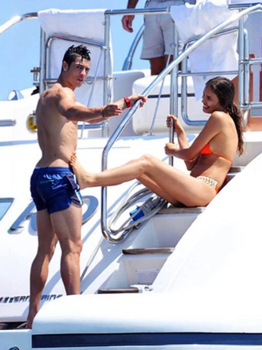 Patel__045's tweet photo. Cristiano Ronaldo and Irina Shayk were in a relationship from 2010 to 2015..!!❤️‍🔥 https://t.co/7Nuwdm6EYs