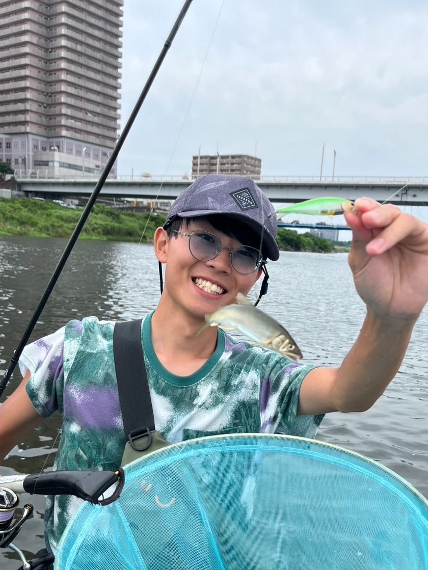 Ryu_trout's tweet photo. 今日は鮎！

なかなか難しく、徹底的にランガンにて拾い釣りな感じでした🧐
夏は涼しくて、人気なのも頷ける最高の釣り物！

これからもっと行くぞ＾＾

#鮎イング
#カニが釣れるのは聞いてない
#エメラルダスストイストがどんな魚でも釣れて最高 https://t.co/fuepyKSvNY