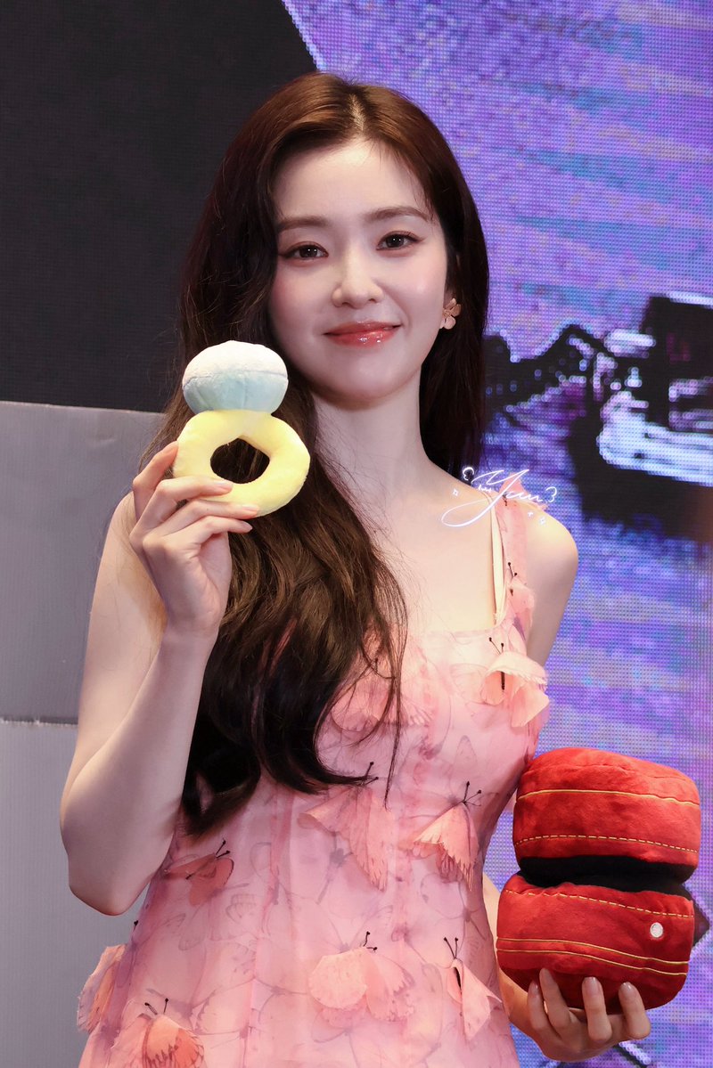 II_IRENE_II's tweet photo. 20260711 ｜KMStation IRENE 상하이 팬싸 
💍💍💍💍

#IRENE #RedVelvet #레드벨벳  #아이린 https://t.co/7c1yXBYC3j