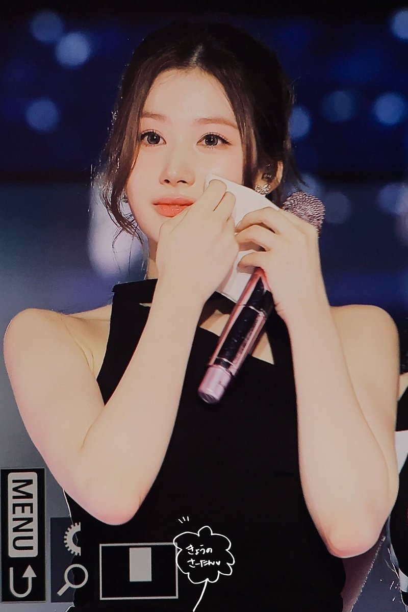 oncetwicebra's tweet photo. 🥹 LINDA! #SANA enviou algumas mensagens carinhosas no 🫧:

🐹: "Acho que fiz a escolha certa ao entrar para o TWICE. Existem tantos momentos que os ONCEs e o TWICE tornam possíveis. Muito obrigada por sempre serem alguém que me faz lembrar de vocês quando estou prestes a esquecer. 💗

🐹: Nós pudemos fazer essa turnê porque os ONCEs existem. Agora que ela realmente chegou ao fim… nem acredito em como posso estar tão feliz. É tudo graças aos ONCEs, às integrantes e à equipe. 💗

🐹: ONCEs, vocês me fazem sentir uma pessoa especial, então vocês são realmente muito especiais para mim. Vocês sabem disso, né? Sabem bem, né? Heheh 💗

🐹: Eu amo muito vocês. Acho que ainda amo muito o TWICE. 💗💗💗 

🐹: Sinto que vocês são, para mim, amigos preciosos, uma família e parceiros de caminhada. Enquanto escrevia isso, quase comecei a chorar de novo kkk"

#TWICE #트와이스 @JYPETWICE
