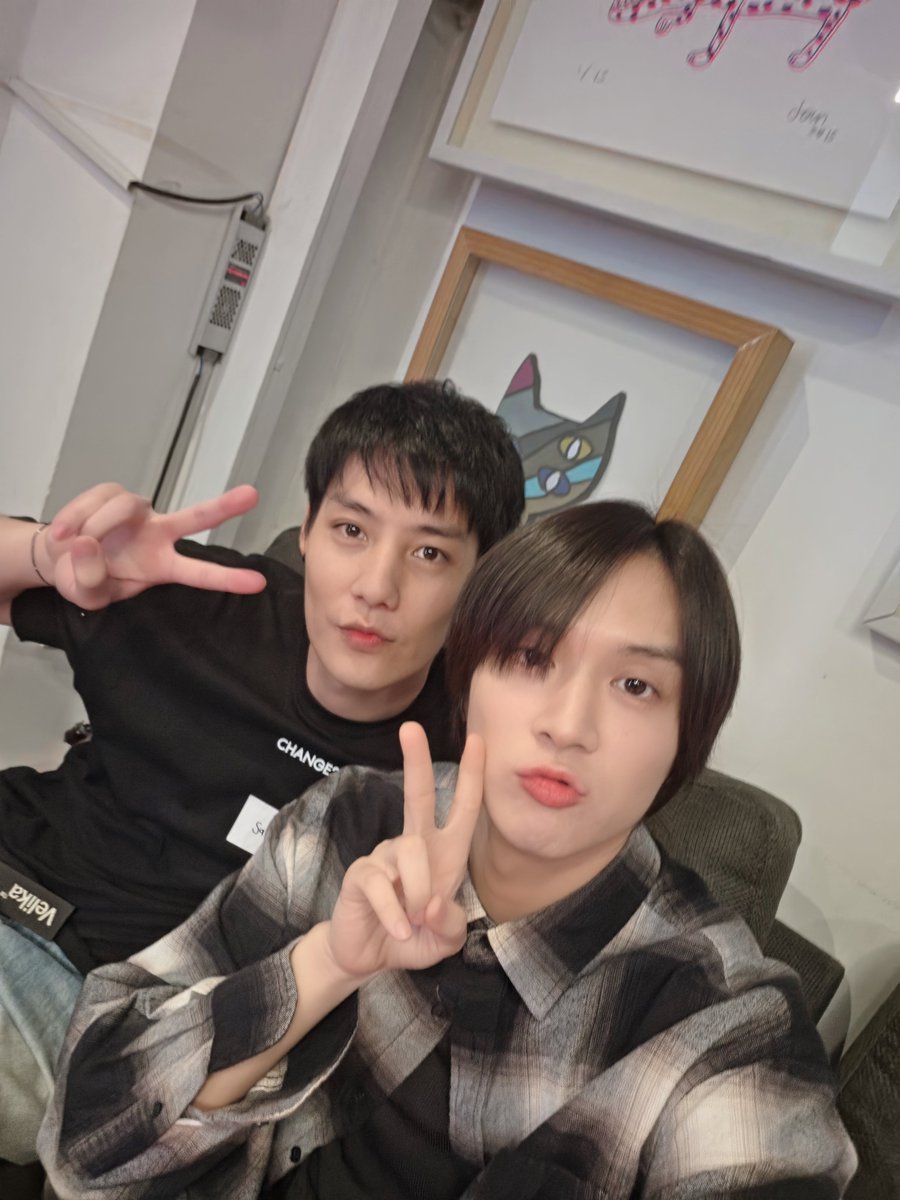 TheCrowClubTH's tweet photo. knock~ knock~ 🖤 รวมมมมพ๊าาาาาลังงงงงเซลฟู่ 🤗😚

Something exciting is on the way 👀🐦‍⬛ Wednesdayyyy... 🎬

#แวนรักคุณ #VannRakkhun 👻😈
#พาทีรัลย์ #PhateeRanne 🎸🎹
#แตงโมโยเย #TangmoYoyeh 🍉🥹
#ทะเลซัน #SeaSun 🌊🌞
#TheCrowClub 
#อีกาสมาคม https://t.co/KyeDRk3vwI