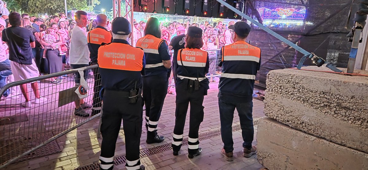 pcivilpajara's tweet photo. Concierto #TitoBambino, activados, de forma preventiva en #MorroJable .Fiestas de Ntra. Sra. del Carmen 2026. Como siempre, un placer, colaborar con Policía Local. #Romería #Verbena #ProtecciónCivil #Pájara #Fuerteventura.
#NosVemosEnLasCalles #TitoBambino #Concierto https://t.co/9TFzOwxZGf