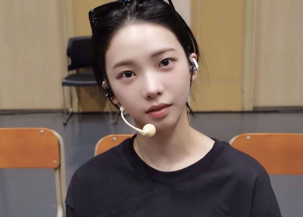 ownteo's tweet photo. she looks so polite https://t.co/rQJid3G5QL