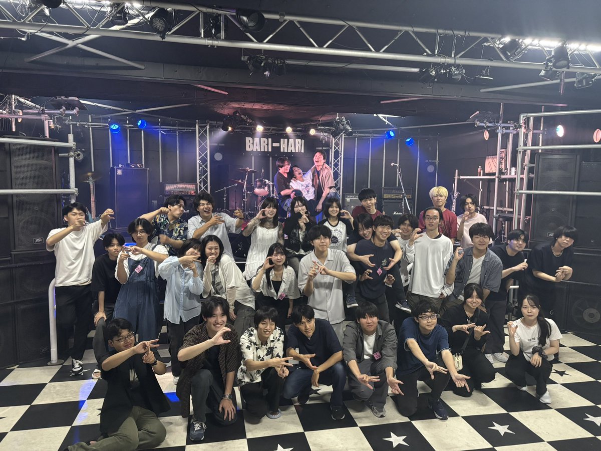 Freedom_Cafe_'s tweet photo. 7/4＆7/11にルーキーライブを開催しました🌱
新しい楽器に挑戦する人がいたり、新入生にとっては初のステージでした‼️皆緊張していながらも、楽しそうでルーキーとは思えないぐらいかっこいいライブでした💫💫
新入生の今後に期待です！^_^ https://t.co/yBoeIqT1kc