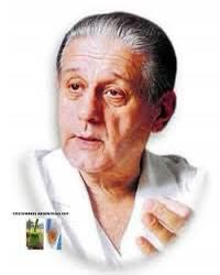 mavica7's tweet photo. 12 DE JULIO
NATALICIO DEL DR. FAVALORO.
Médico
René Gerónimo Favaloro fue un prestigioso educador y médico cardiocirujano argentino, reconocido mundialmente por ser quien desarrolló el bypass coronario en el mundo con empleo de vena safena.
Fecha de nacimiento: 12 de julio de 1923, La Plata
Fecha de la muerte: 29 de julio de 2000, Buenos Aires ❤️