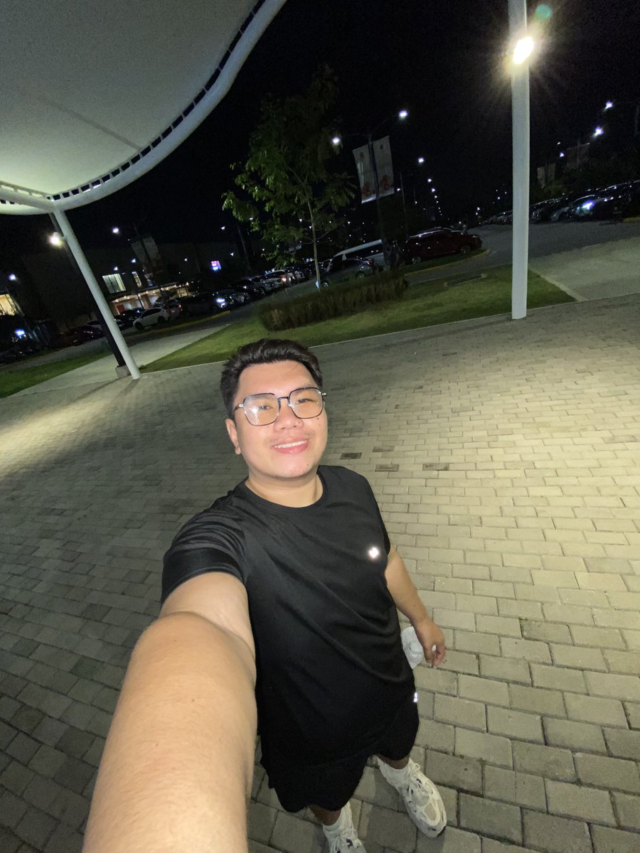 jheerald20's tweet photo. 🚶 https://t.co/fes1trsdYR