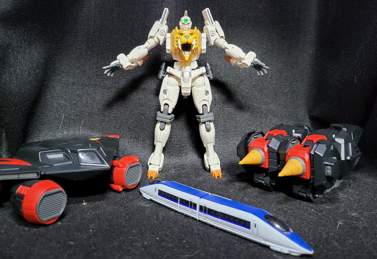n89blcat's tweet photo. ここ最近、いそいそと作成していますわぁ!
とりま、ガイガーとガオーマシン(｢・ω・)｢ｶﾞｵｰ
めっさクォリティ高いわぁ!🤣
当時おもちゃ買えなかった身としては、めっさ感動モン!
差し替えなしで変形とか凄いわぁ_(:3｣∠)_

＃勇者王ガオガイガー https://t.co/6d6Pl2UfW5