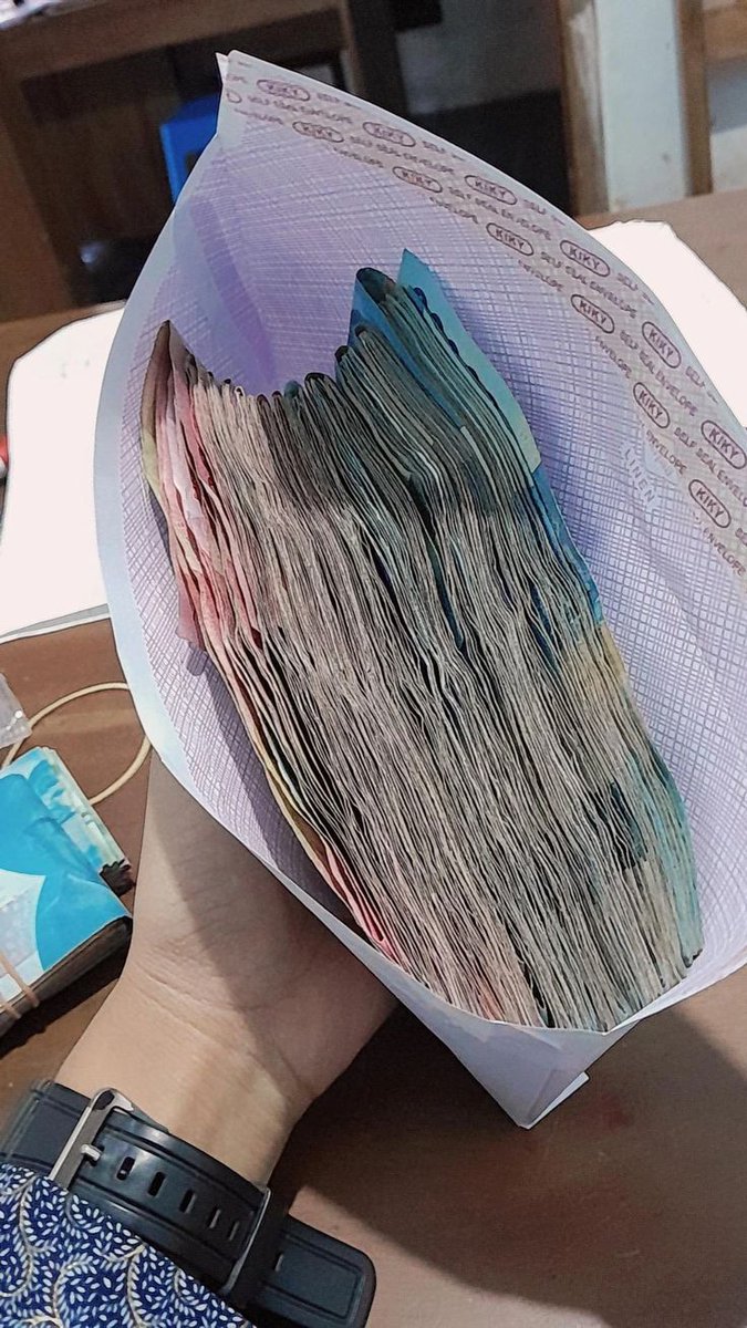 anayanaycu's tweet photo. Aku adalah magnet uang, uang datang kepadaku dengan mudah dari arah tak terduga. https://t.co/6Wxox4FEjH