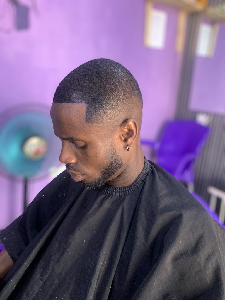 Flexzyayo's tweet photo. Looking sharp isn’t luck—it’s the right barber. 💯💈

#FlexzyCut #BarberLife #FreshFade #Haircut #FadeGame #MensStyle #MensGrooming #NaijaBarber #Ibadan #IbadanBarber https://t.co/UaLyPp3Irq