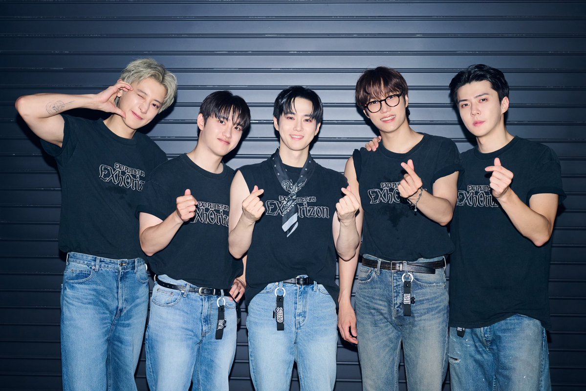 weareoneEXO's tweet photo. EXhOrizon in #TOKYO DAY 2 🫰
 
#EXO #엑소 #weareoneEXO
#EXOPLANET #EXhOrizon https://t.co/xjUrz0UV9U