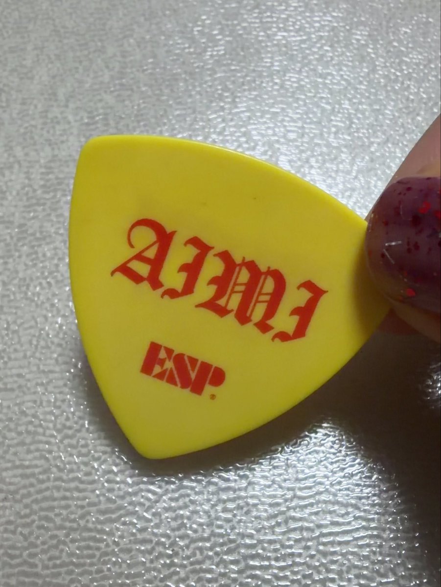 aimi_sound's tweet photo. 今日使ってたピックの色が半額シールみたいだった💛❤️ #アニサマ https://t.co/HoLjyyaRfB