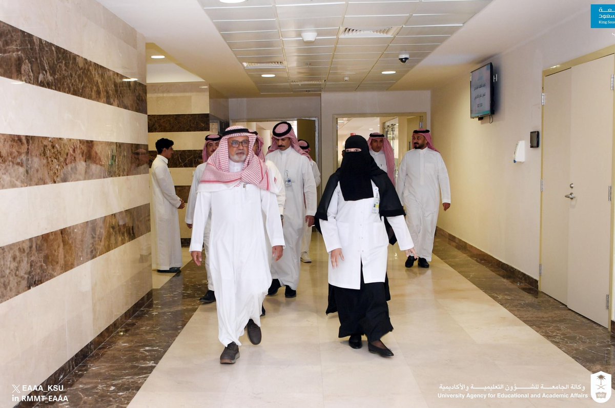 EAAA_KSU's tweet photo. #متابعة | 

خلال جولة ميدانية، سعادة نائب رئيس الجامعة للشؤون التعليمية والأكاديمية أ.د. ناصر الداغري، يُرافقه سعادة عميد عمادة القبول والتسجيل أ.د. ناصر بن تركي، وسعادة وكيلة العمادة لشؤون القبول د. بلسم الصقير، يطّلع على سير أعمال القبول والمقابلات الشخصية للمتقدمين في كليتي الطب والعمارة والتخطيط.

حيث تأتي هذه الجولة في إطار الحرص على تعزيز جودة الإجراءات، والارتقاء بكفاءة الخدمات المقدمة، وضمان تقديم تجربة قبول متميزة للمتقدمين.

@_KSU 
 #جامعة_الملك_سعود
#وكالة_الجامعة_للشؤون_التعليمية_والأكاديمية