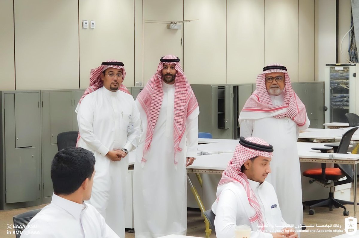 EAAA_KSU's tweet photo. #متابعة | 

خلال جولة ميدانية، سعادة نائب رئيس الجامعة للشؤون التعليمية والأكاديمية أ.د. ناصر الداغري، يُرافقه سعادة عميد عمادة القبول والتسجيل أ.د. ناصر بن تركي، وسعادة وكيلة العمادة لشؤون القبول د. بلسم الصقير، يطّلع على سير أعمال القبول والمقابلات الشخصية للمتقدمين في كليتي الطب والعمارة والتخطيط.

حيث تأتي هذه الجولة في إطار الحرص على تعزيز جودة الإجراءات، والارتقاء بكفاءة الخدمات المقدمة، وضمان تقديم تجربة قبول متميزة للمتقدمين.

@_KSU 
 #جامعة_الملك_سعود
#وكالة_الجامعة_للشؤون_التعليمية_والأكاديمية