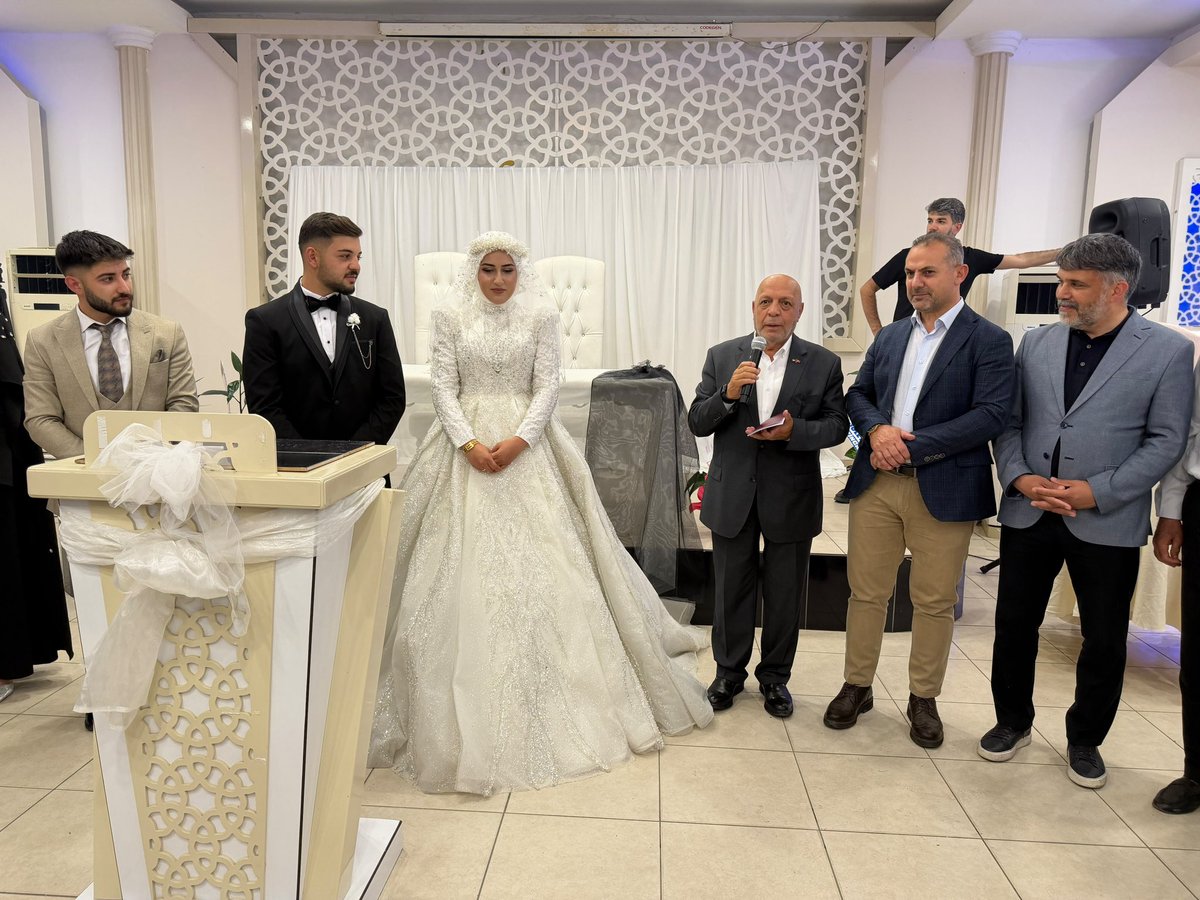hizmetissendika's tweet photo. Genel Başkanımız Mahmut Arslan, Genel Başkan Vekilimiz Halil Özdemir, Genel Sekreter Yardımcımız Av. Mehmet Yeşilyurt ve Şube Başkanlarımız, Erzincan Şube Başkanımız Harun Mutlu’nun oğlu Emirhan Cahit Mutlu’nun düğün merasimine katıldı.

Genel Başkanımız Arslan, genç çifte bir ömür boyu mutluluklar dileyerek hayırlı ve huzurlu bir yuva temennisinde bulundu.