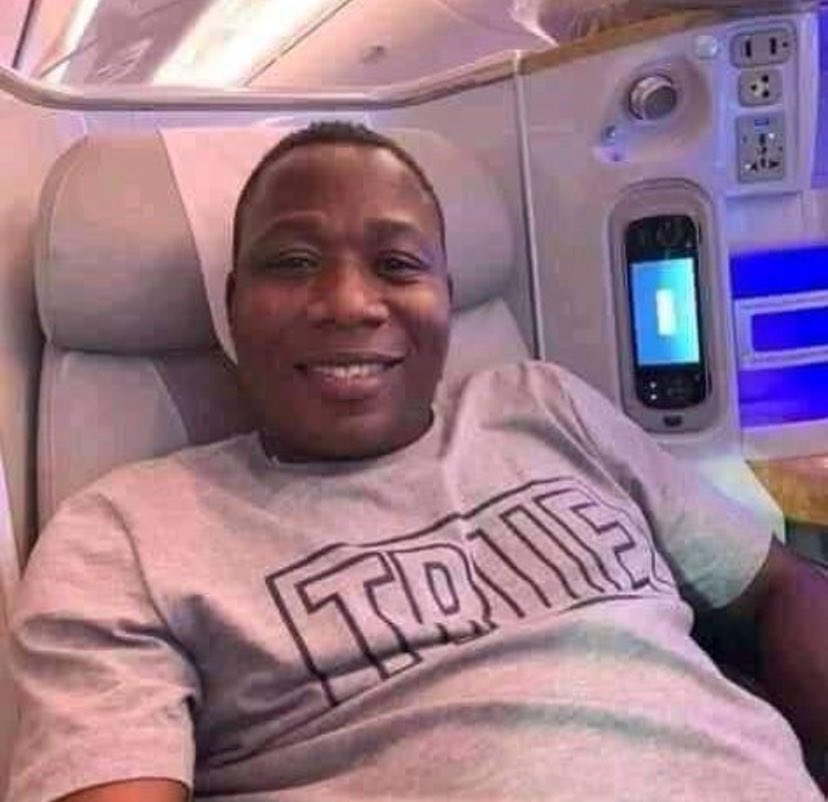 Pathfinder077's tweet photo. Sunday igboho worked with the security forces who secured the release of the kidnapped victims in OYO

E no suppose better for those comparing igboho to terrorist Nnamdi kanu

While igboho is securing his own people, kanu was busy giving order to IPOB to kiII his own people. https://t.co/09EbvJz5vp
