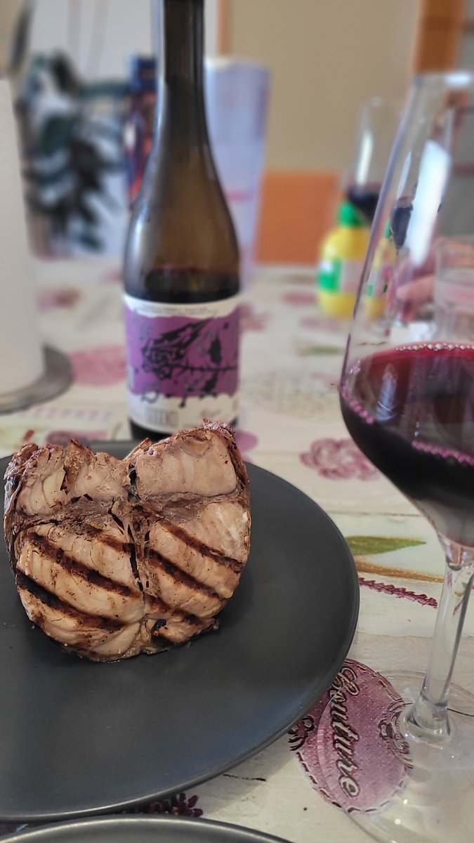 rdelope's tweet photo. El primer cogote de bonito a la parrilla del verano y #Gogoko de @elretrogusto
What else? https://t.co/xcnXABV15g