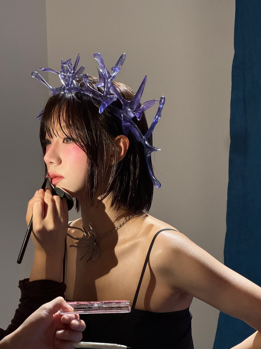 yeoreumu's tweet photo. Throwing it back to the making of the magic. Just a quick, final touch-up with the glam team before turning around to pose for the camera. https://t.co/TQzNo9ygxG