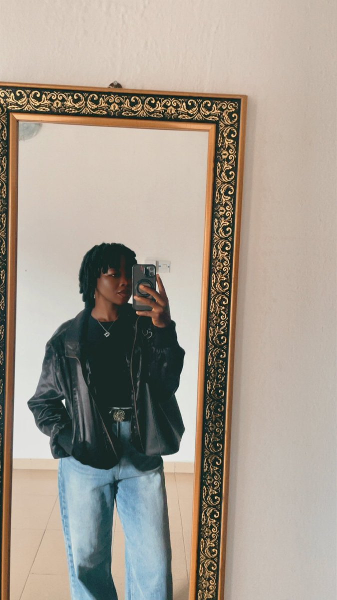 shop__rian's tweet photo. 🌚 https://t.co/aoBMx6awgr